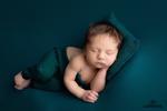 Newborn photosession: the color of memories. Newborn photographer tips.