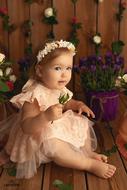 Фотосессия малышки с цветами