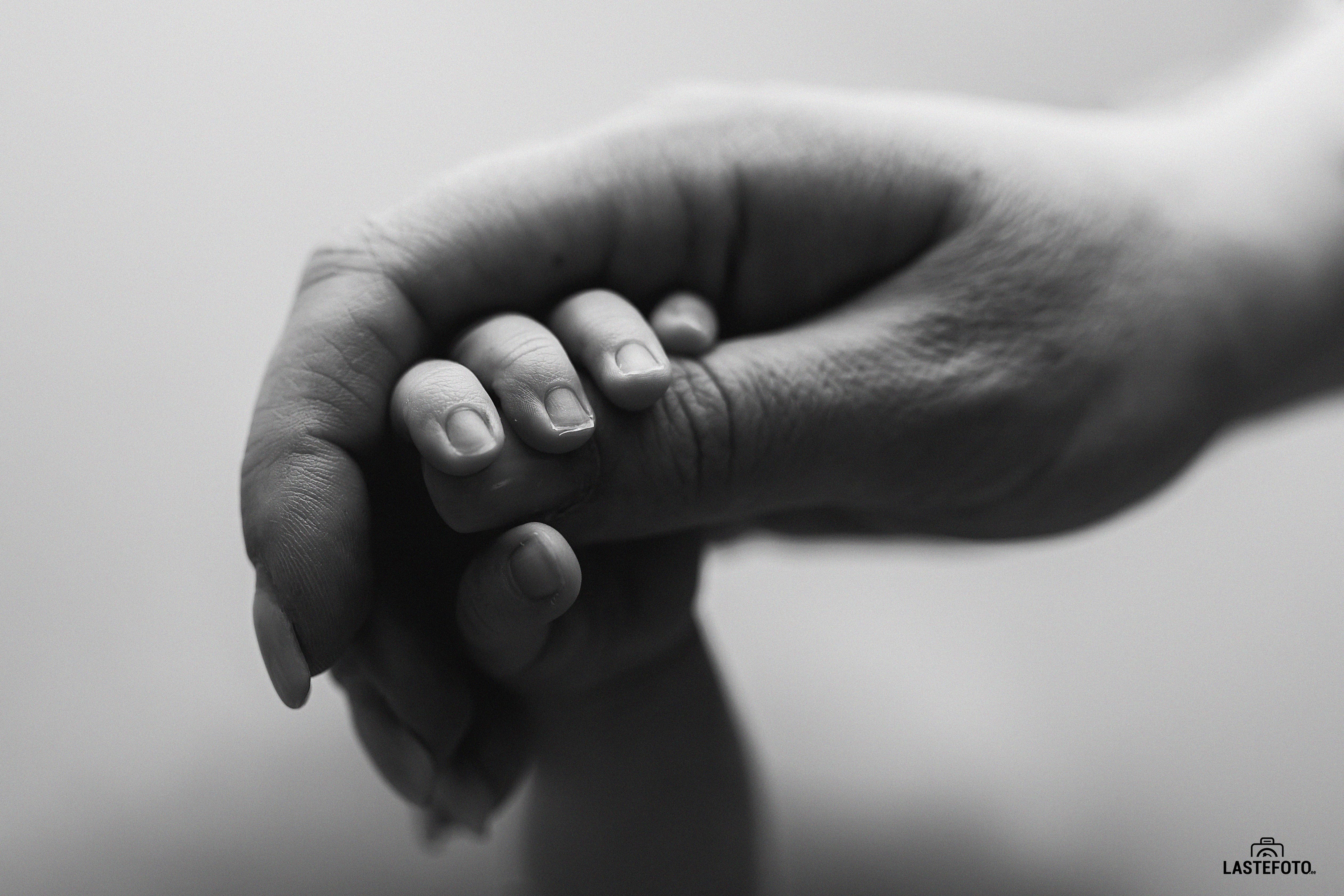 Макро кадр, сделанный на фотосессии новорожденного
