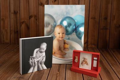 Первый год жизни малыша: фотокнига 18 разворотов, холст, напечатанные фотографии, USB-накопитель