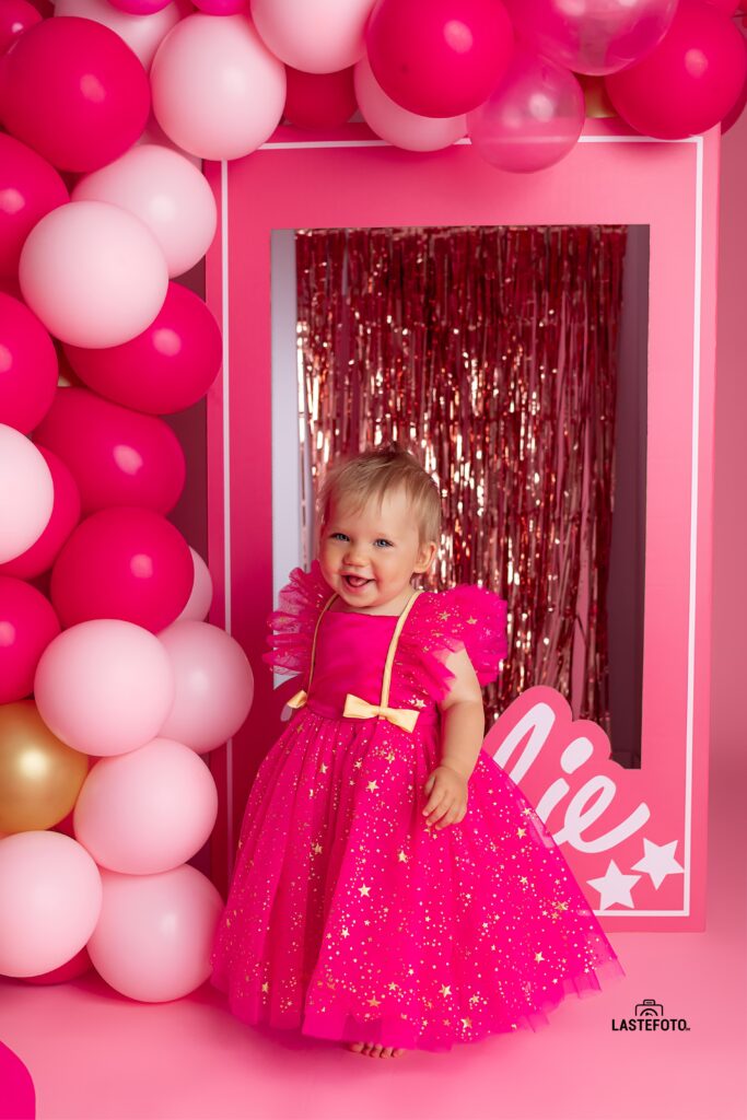 Barbie photoshoot: A pink dream come true 6 Smiling baby in a pink dress during a Barbie photoshoot surrounded by balloons